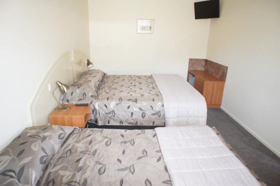 One-Bedroom Unit - queen-size and single beds