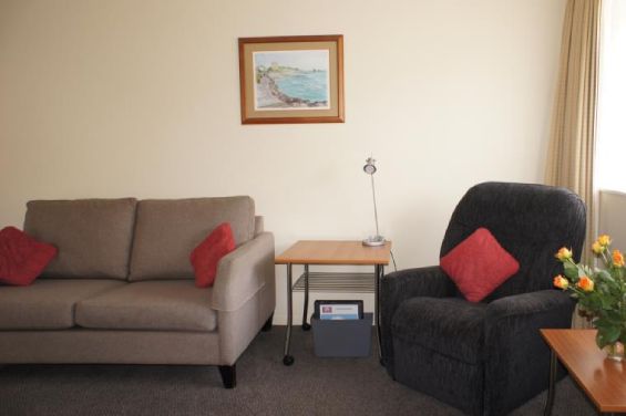 One-Bedroom Spa Bath Unit - lounge