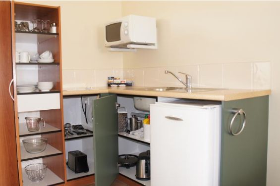 One-Bedroom Spa Bath Unit - kitchenette